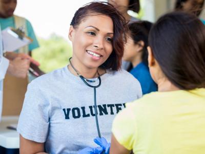 nurse volunteer dealing with community member 