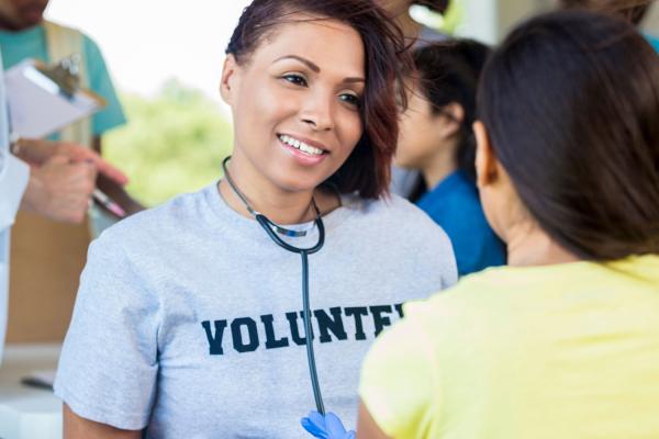 nurse volunteer dealing with community member 